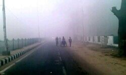 दिल्ली समेत पूरे उत्तर भारत में शीत लहर का प्रकोप जारी दिल्ली समेत पूरे उत्तर भारत में शीत लहर का प्रकोप जारी