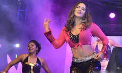 सनी लियोनी बनेगी ट्रेजडी क्वीन मीना कुमारी सनी लियोनी बनेगी ट्रेजडी क्वीन मीना कुमारी