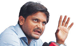 हार्दिक ने दिया गुजरात उपमुख्यमंत्री नितिन पटेल को ऑफर हार्दिक ने दिया गुजरात उपमुख्यमंत्री नितिन पटेल को ऑफर