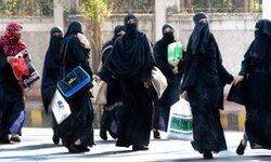 उत्तर प्रदेश: मदरसे में बंधक बनाकर रखी गयी 51 छात्राएं मुक्त, प्रबंधक गिरफ्तार उत्तर प्रदेश: मदरसे में बंधक बनाकर रखी गयी 51 छात्राएं मुक्त, प्रबंधक गिरफ्तार