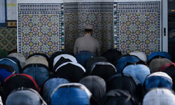 इस्लामिक राजनीतिकरण का आरोप में 7 मस्जिदें बंद एवं 60 इमाम बर्खास्त इस्लामिक राजनीतिकरण का आरोप में 7 मस्जिदें बंद एवं 60 इमाम बर्खास्त