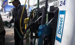 डीजल गया 60 के पार, पेट्रोल भी 70 के ऊपर भागा डीजल गया 60 के पार, पेट्रोल भी 70 के ऊपर भागा