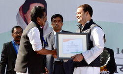 राहुल ने संभाली कांग्रेस की कमान, कार्यकर्तों ने जम कर मनाया जश्न