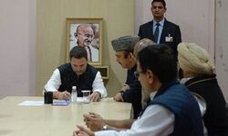 राहुल ने कांग्रेस अध्यक्ष पद के लिए नामांकन की दिखावटी औपचारिकता को पूर्ण किया