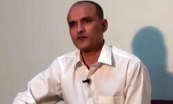 कुलभूषण की माँ, पत्नी को वीसा देने को पाकिस्तान तैयार, शीघ्र जा सकती हैं मिलने