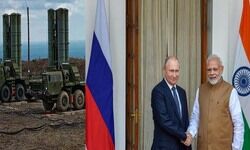 S-400, एयर डिफेंस सिस्टम, व्लादिमीर पुतिन, प्रधानमंत्री मोदी, सोनिया गांधी, रूसी  राष्ट्रपति, india-russia, S-400 missile system, /india-pm-modi-signs-s-400-missile-deal-russia-sidestepping-opposition