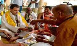 राहुल ने मंदिर में की पूजा, लोगों ने लगाये मोदी के नारे