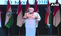 जकार्ता में मोदी ने की चर्चों पर बढ़ रहे आतंकी हमलों की आलोचना जकार्ता में मोदी ने की चर्चों पर बढ़ रहे आतंकी हमलों की आलोचना