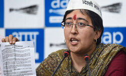 केजरीवाल की राह पर चली आतिशी, बीजेपी पर लगाए निराधार आरोप केजरीवाल की राह पर चली आतिशी, बीजेपी पर लगाए निराधार आरोप