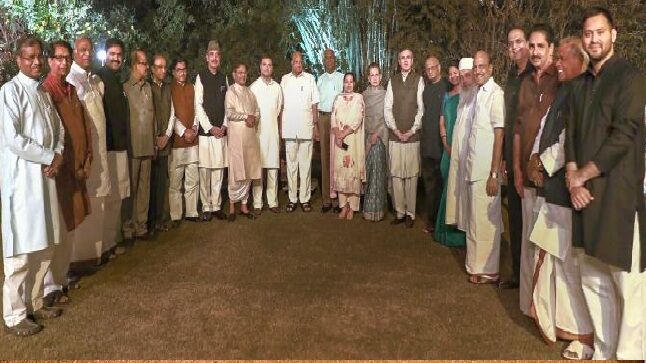 2019 - लोकतन्त्र में वोटतंत्र के तुष्टीकरण की राजनीति ही जीतेगी ? 2019 - लोकतन्त्र में वोटतंत्र के तुष्टीकरण की राजनीति ही जीतेगी ?