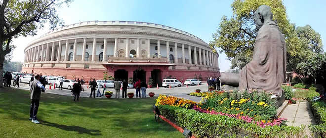 इस बार संसद के शीतकालीन सत्र के हंगामेदार रहने के आसार इस बार संसद के शीतकालीन सत्र के हंगामेदार रहने के आसार