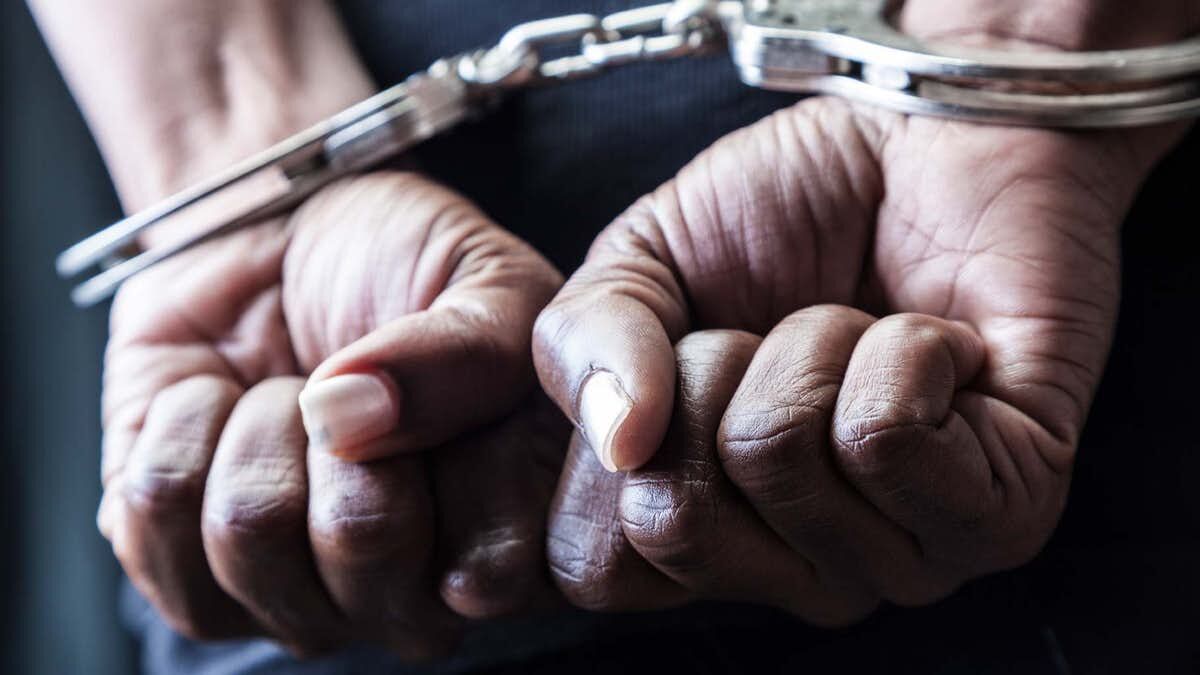 उत्तर प्रदेश: गौमांस तस्करों की पुलिस से हुई मुठभेड़, 2 गिरफ्तार उत्तर प्रदेश: गौमांस तस्करों की पुलिस से हुई मुठभेड़, 2 गिरफ्तार