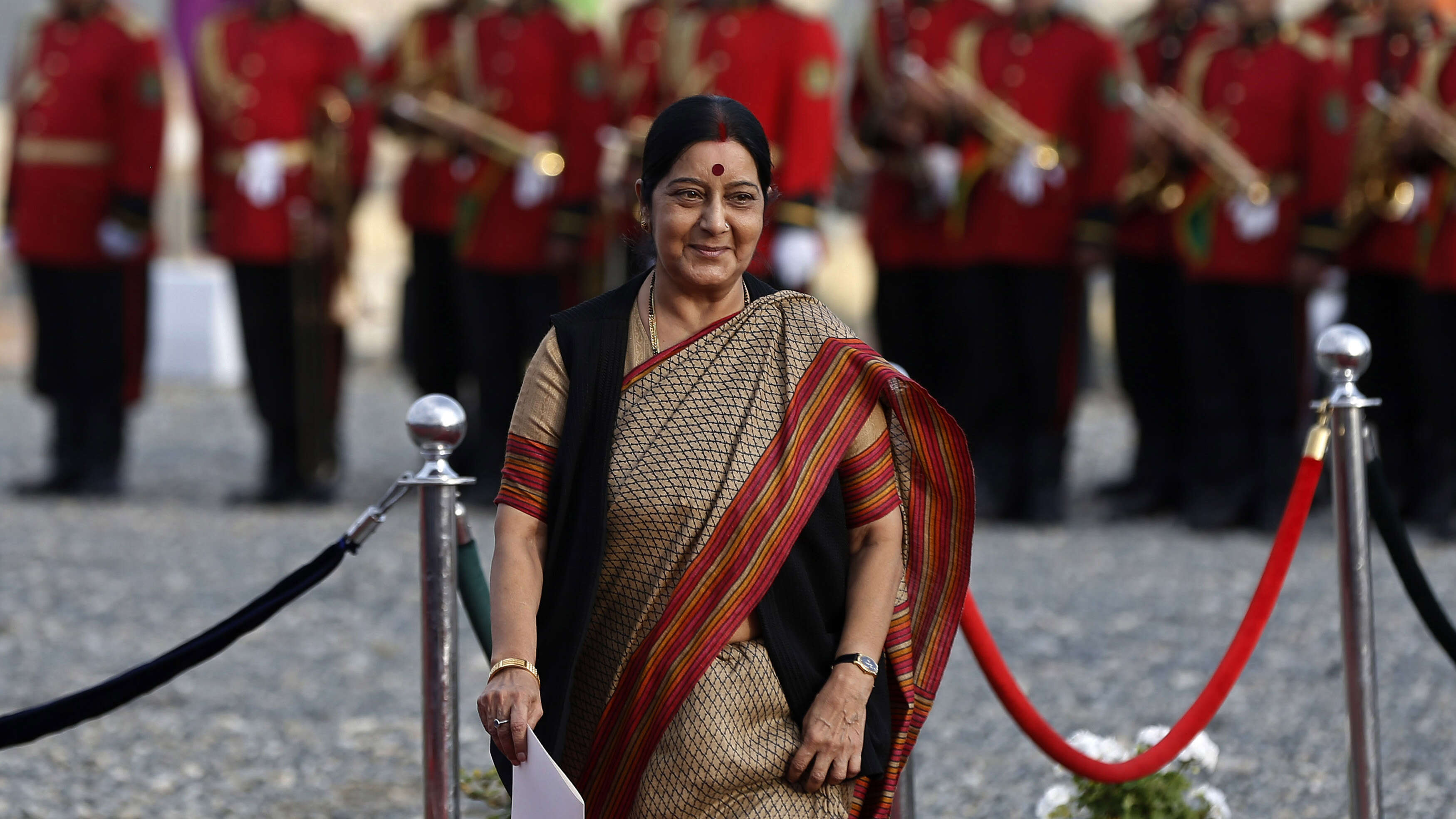 रूस यात्रा से लौटते समय तेहरान में रुकीं सुषमा स्वराज रूस यात्रा से लौटते समय तेहरान में रुकीं सुषमा स्वराज