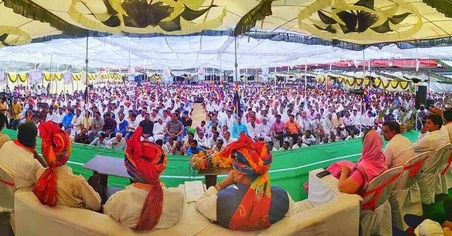 एमपी: धार में कृषक सम्मेलन में श्री नरेंद्र सिंह तोमर ने किसानों को संबोधित किया एमपी: धार में कृषक सम्मेलन में श्री नरेंद्र सिंह तोमर ने किसानों को संबोधित किया