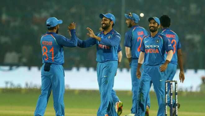 कोहली की अनुपस्थिति में रोहित करेंगे कप्तानी कोहली की अनुपस्थिति में रोहित करेंगे कप्तानी