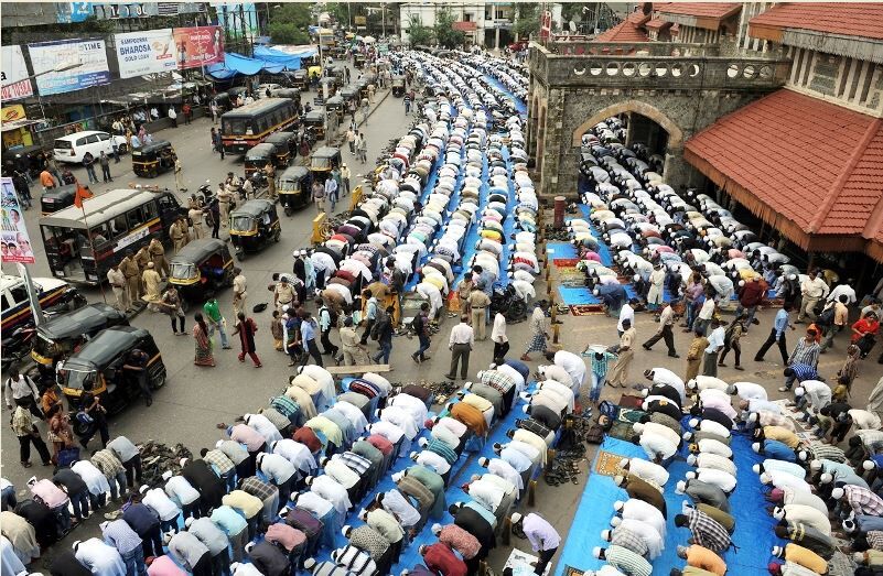 सड़क पर नमाज़ या मजहबी दादागिरी : बढ़ रहा हैं विरोध