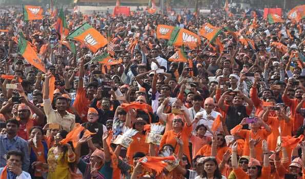 गुजरात चुनाव: BJP ने मारा जीत का छक्का