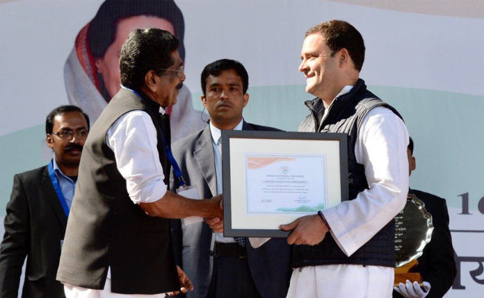 राहुल ने संभाली कांग्रेस की कमान, कार्यकर्तों ने जम कर मनाया जश्न राहुल ने संभाली कांग्रेस की कमान, कार्यकर्तों ने जम कर मनाया जश्न